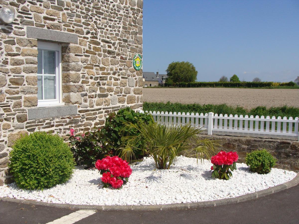 Chambres D'Hotes Le Petit Angle Saint-Broladre Dış mekan fotoğraf