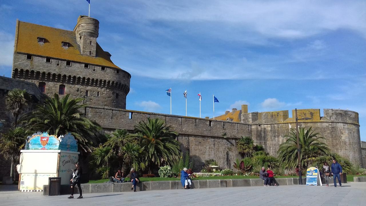 Chambres D'Hotes Le Petit Angle Saint-Broladre Dış mekan fotoğraf
